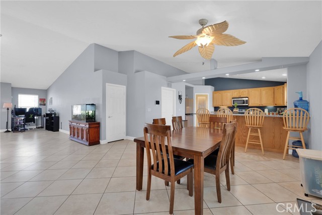 14665 Echo Lane, Helendale CA: https://media.crmls.org/medias/57f7041d-8b66-43b3-9914-d6ff340bde7d.jpg