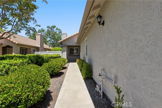 23998 Via Astuto, Murrieta CA: https://media.crmls.org/medias/57f7199f-652e-4381-86d3-200c262933a7.jpg