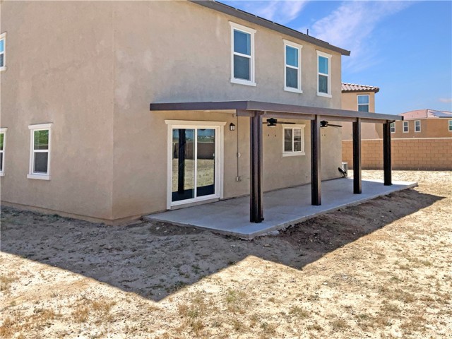 Detail Gallery Image 5 of 19 For 15722 Wyburn Ln, Victorville,  CA 92394 - 4 Beds | 2/1 Baths