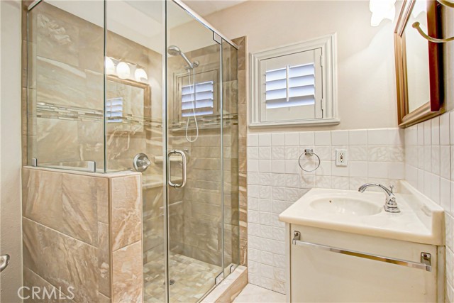 Detail Gallery Image 15 of 17 For 16510 Iris, Fontana,  CA 92335 - 3 Beds | 2 Baths