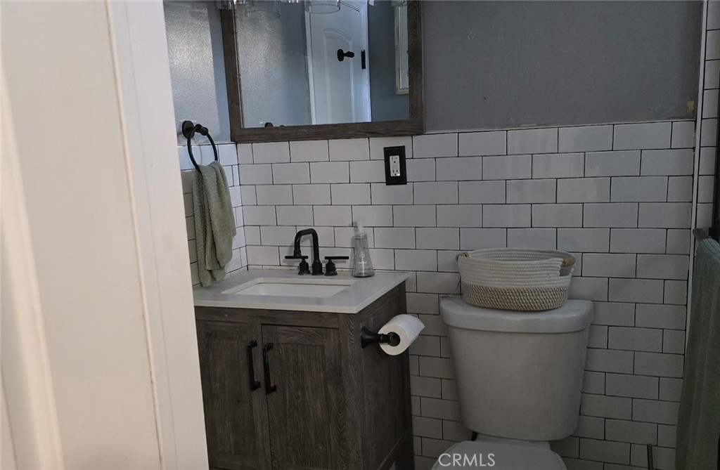 https://media.crmls.org/medias/57f7a8c4-eabe-4828-9d03-233fe4e6f72d.jpg?preset=X-Large