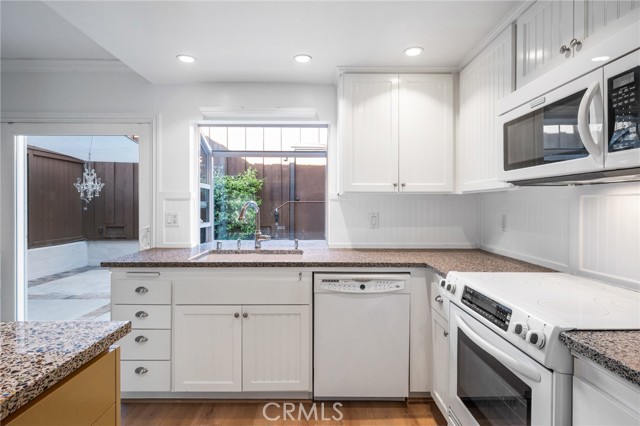 Detail Gallery Image 14 of 37 For 2279 Stonewood Ct, San Pedro,  CA 90732 - 3 Beds | 2/1 Baths