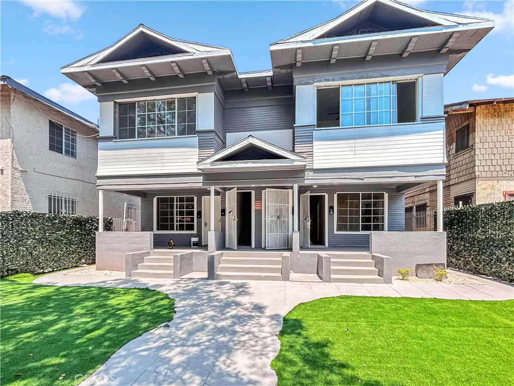825 W 40th Pl
