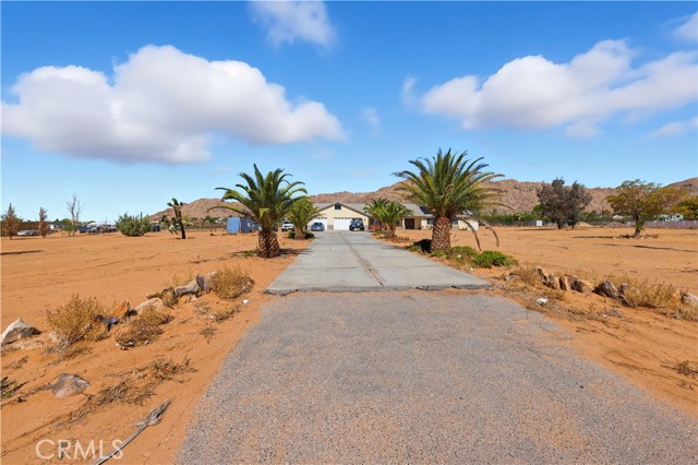 Detail Gallery Image 3 of 22 For 24030 Cahuilla Rd, Apple Valley,  CA 92307 - 4 Beds | 3 Baths