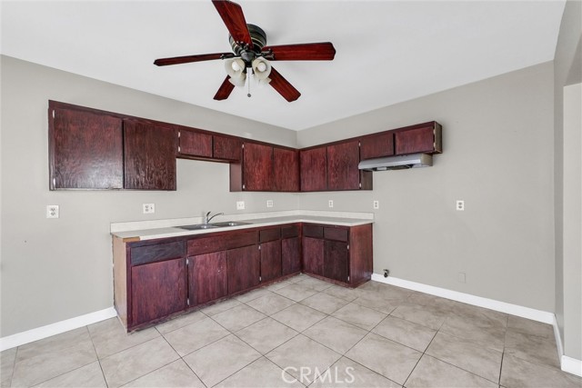 Detail Gallery Image 5 of 23 For 2842 Walnut St, Huntington Park,  CA 90255 - 4 Beds | 2 Baths