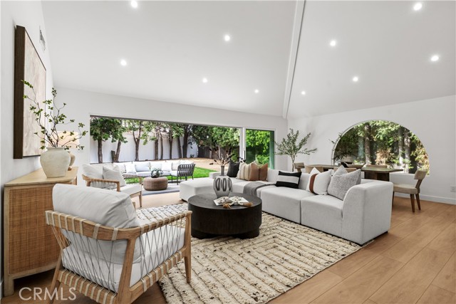 Detail Gallery Image 7 of 14 For 2055 Calvert Ave, Costa Mesa,  CA 92626 - 4 Beds | 4 Baths