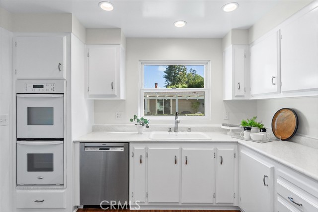 Detail Gallery Image 22 of 68 For 2544 Park Lake, Santa Ana,  CA 92705 - 2 Beds | 2 Baths