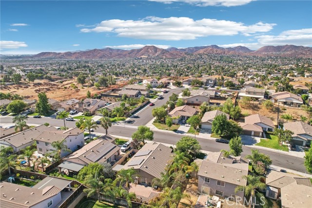 Detail Gallery Image 5 of 36 For 23558 Cheyenne Canyon Dr, Menifee,  CA 92587 - 3 Beds | 2 Baths