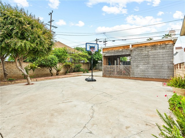 2128 E 3rd Street, Los Angeles CA: https://media.crmls.org/medias/57fd1095-7f79-47d5-bf8f-3b8243aed52e.jpg