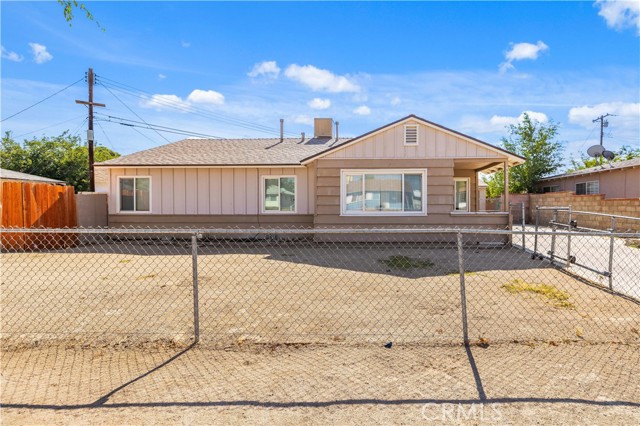 Detail Gallery Image 1 of 33 For 44226 2nd St, Lancaster,  CA 93535 - 4 Beds | 2 Baths