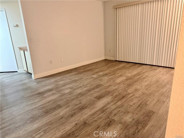 Detail Gallery Image 4 of 19 For 16377 Lakeshore 2d,  Lake Elsinore,  CA 92530 - 2 Beds | 2 Baths