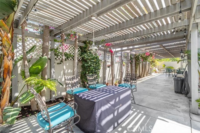Detail Gallery Image 33 of 42 For 17182 Hillside Cir, Huntington Beach,  CA 92649 - 5 Beds | 4/1 Baths