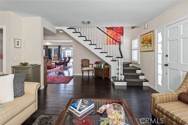 4323 Laurelgrove Avenue, Studio City CA: https://media.crmls.org/medias/57fe7efe-480d-41d9-b2d9-80062bd2e28b.jpg