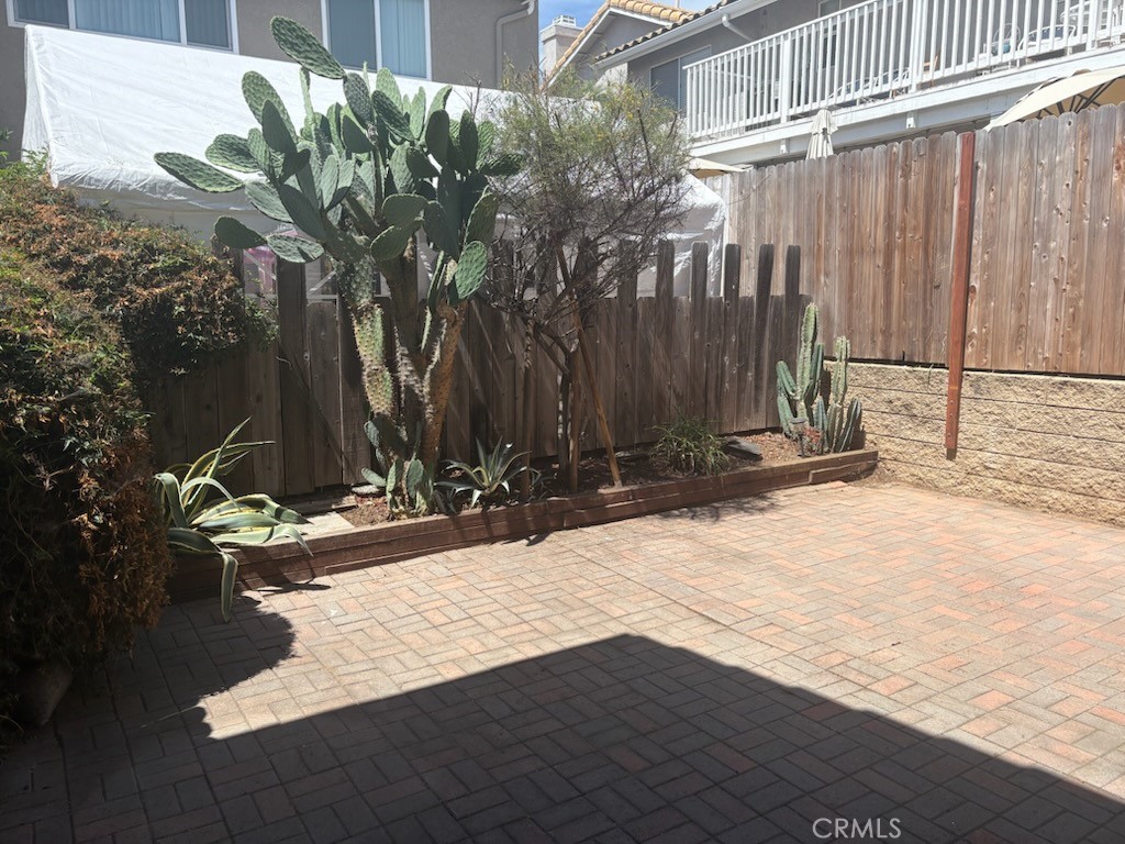 https://media.crmls.org/medias/57ff033a-f17a-4710-b256-671c1ea79c57.jpg?preset=X-Large