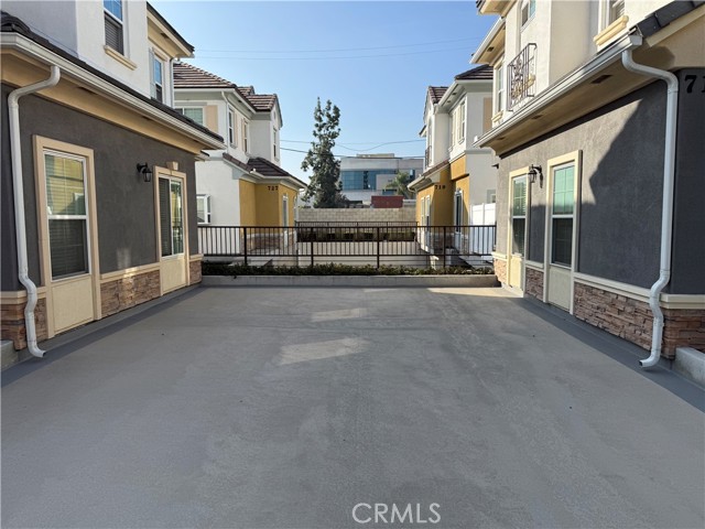 Detail Gallery Image 2 of 11 For 723 S Stoneman, Alhambra,  CA 91801 - – Beds | – Baths