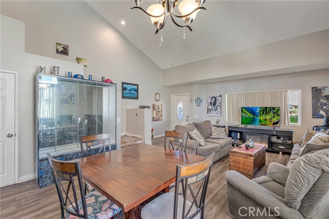 Detail Gallery Image 8 of 42 For 12269 Stonegate Cir, Victorville,  CA 92392 - 3 Beds | 2/1 Baths