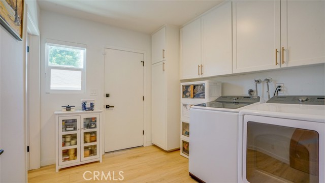 23853 Hatteras Street, Woodland Hills CA: https://media.crmls.org/medias/58018cbe-0f51-422c-b336-336a322fab99.jpg