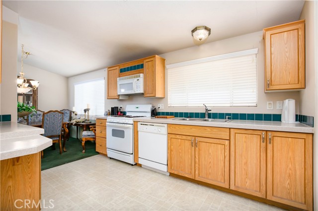 Detail Gallery Image 7 of 19 For 40701 Rancho Vista Bld #3,  Palmdale,  CA 93551 - 3 Beds | 2 Baths