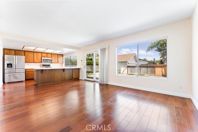 44 W Yale, Irvine CA: https://media.crmls.org/medias/5802b3b8-b48e-4261-a065-e162c64540b1.jpg