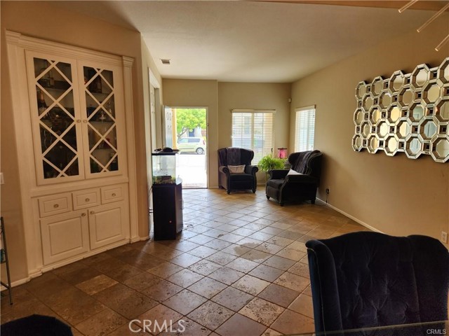 Detail Gallery Image 4 of 13 For 16315 via Ultimo, Moreno Valley,  CA 92551 - 3 Beds | 2 Baths