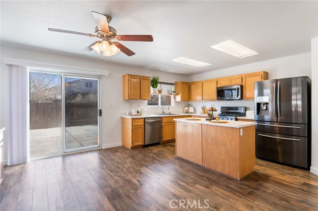 Detail Gallery Image 9 of 38 For 13293 Spicewood Ct, Victorville,  CA 92392 - 4 Beds | 2 Baths