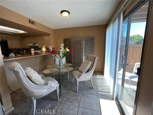 Detail Gallery Image 5 of 26 For 9250 Citrus Ave. #E,  Fontana,  CA 92335 - 2 Beds | 2 Baths