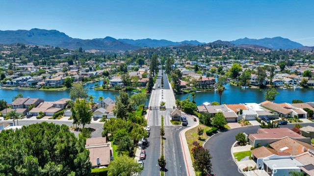 1575 La Venta Drive, Westlake Village CA: https://media.crmls.org/medias/5806bc74-e74e-4426-bb1a-c5fd8381aa05.jpg