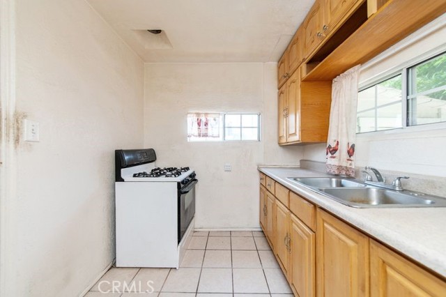 329 N Bushnell Avenue, Alhambra CA: https://media.crmls.org/medias/5807213b-50d1-4e8b-8352-c9b8ca76d6a5.jpg