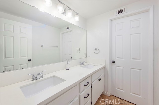 Image 21 of 25 For 27669 Corte Del Sol