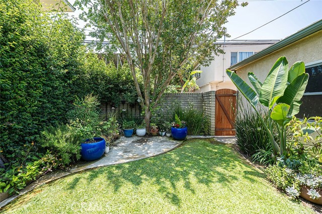 350 Claremont Avenue, Long Beach CA: https://media.crmls.org/medias/580916bb-4e26-4bf6-a86f-ce7a53295186.jpg