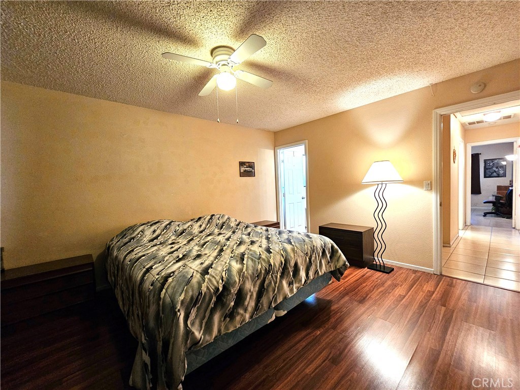 https://media.crmls.org/medias/580a9c00-482f-4c48-8423-b633a8feaa78.jpg?preset=X-Large