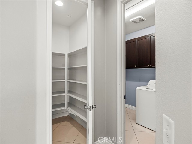 28002 Kenny Lane, Saugus CA: https://media.crmls.org/medias/580aaa16-f247-42a1-a93f-270c1df17e1f.jpg