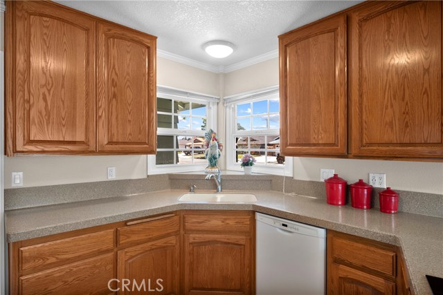 15291 Newcastle Lane, Huntington Beach CA: https://media.crmls.org/medias/580ad6e3-101c-468d-a7c3-b14c14e5473c.jpg