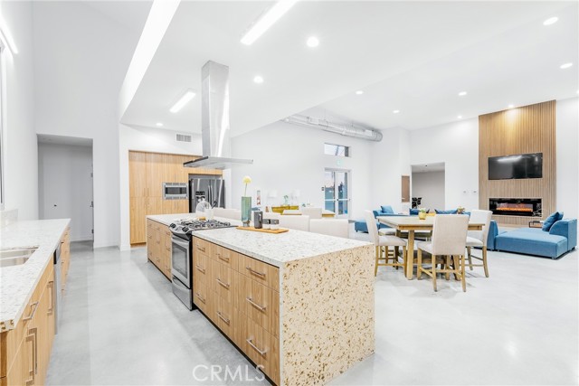 Detail Gallery Image 4 of 27 For 12801 Brookhurst St, Garden Grove,  CA 92840 - 2 Beds | 2/1 Baths