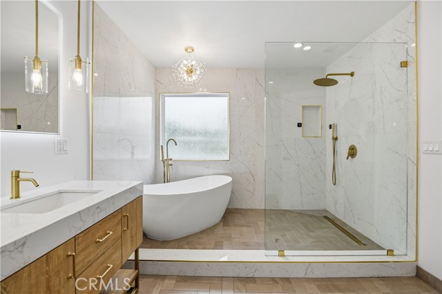 Detail Gallery Image 23 of 53 For 22637 Erwin St, Woodland Hills,  CA 91367 - 6 Beds | 5/1 Baths