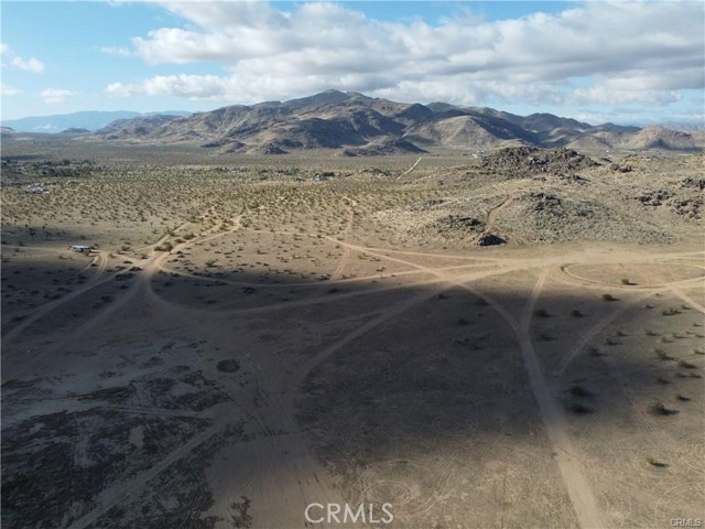 Detail Gallery Image 6 of 11 For 2 Fairview Valley Rd, Apple Valley,  CA 92307 - – Beds | – Baths