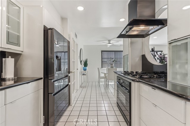 Detail Gallery Image 13 of 42 For 12131 Woodley Ave, Granada Hills,  CA 91344 - 4 Beds | 2/1 Baths