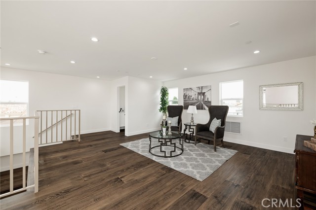 Versatile loft area ideal for home office, fitness room, play area etc...