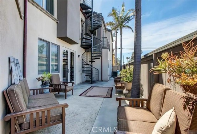 Detail Gallery Image 15 of 16 For 123 10th St, Huntington Beach,  CA 92648 - 3 Beds | 2/1 Baths