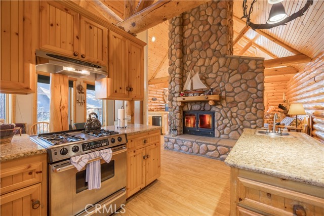 Detail Gallery Image 13 of 42 For 826 Boulder, Big Bear Lake,  CA 92315 - 3 Beds | 2/1 Baths