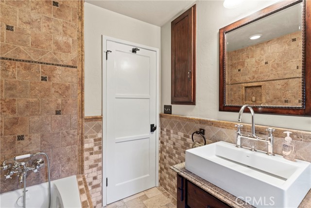 Detail Gallery Image 17 of 49 For 352 Maple Dr, Lake Arrowhead,  CA 92352 - 4 Beds | 2 Baths