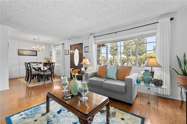 14358 1/2 Jeanette Lane, Baldwin Park CA: https://media.crmls.org/medias/580e9639-e1c3-47be-a57c-fc8d4df358a8.jpg