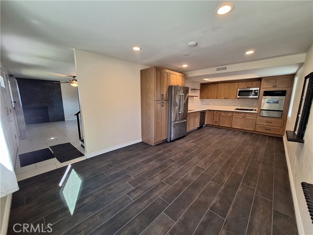 Detail Gallery Image 6 of 49 For 2305 Rockefeller Ln a,  Redondo Beach,  CA 90278 - 3 Beds | 3 Baths