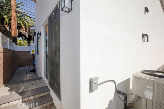 Detail Gallery Image 9 of 63 For 16701 Rinaldi St, Granada Hills,  CA 91344 - 3 Beds | 2/1 Baths