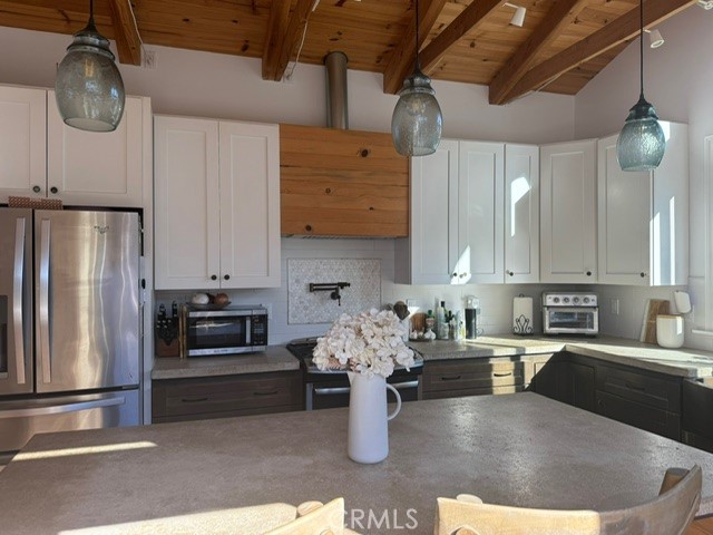 Detail Gallery Image 3 of 17 For 8218 Handley Ave, Los Angeles,  CA 90045 - 3 Beds | 2 Baths
