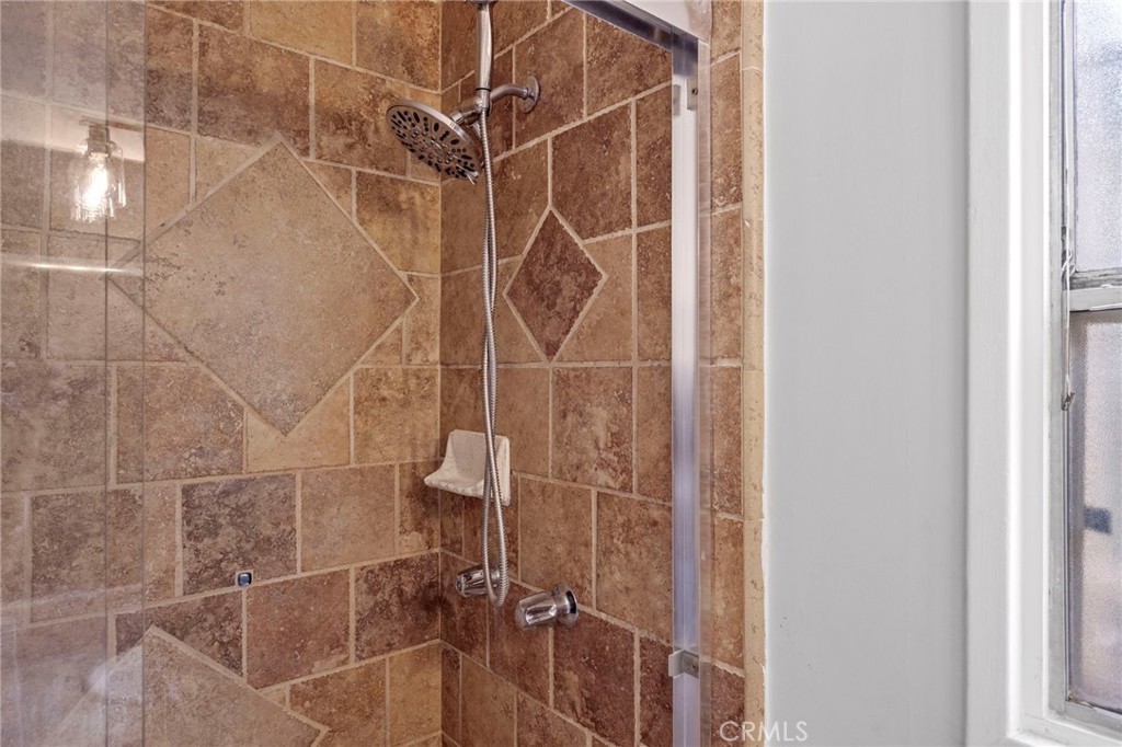 https://media.crmls.org/medias/5810472b-d344-474a-bdcf-40cbdaf9ee30.jpg?preset=X-Large