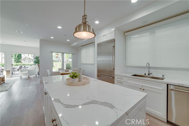 Detail Gallery Image 18 of 65 For 608 Heliotrope, Corona Del Mar,  CA 92625 - 4 Beds | 4 Baths