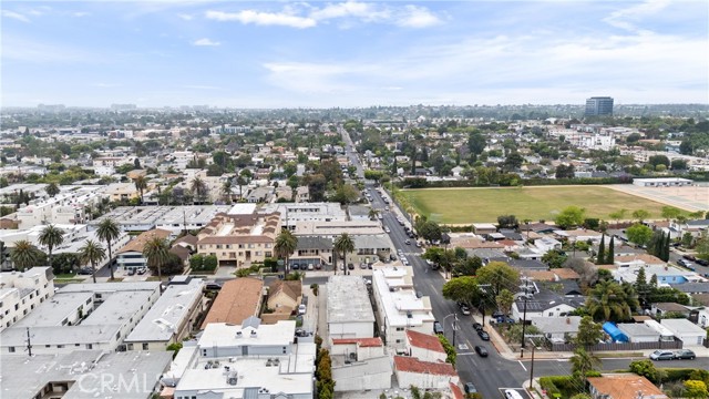 3604 Westwood Boulevard, Los Angeles CA: https://media.crmls.org/medias/581276b3-e098-4374-982a-ead70472017a.jpg