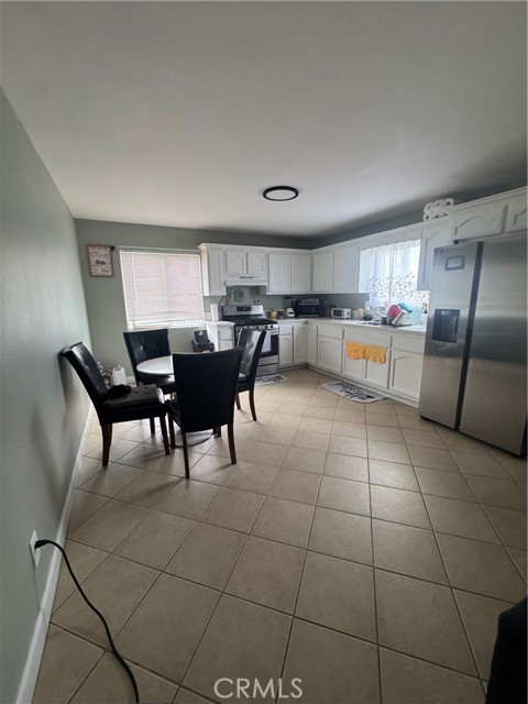 Detail Gallery Image 2 of 7 For 148 W 61 St, Los Angeles,  CA 90003 - 3 Beds | 2 Baths