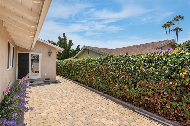 3316 Narino Drive, Rancho Palos Verdes CA: https://media.crmls.org/medias/58132669-469a-4396-9c39-d38cf4d5d5a4.jpg